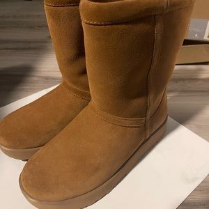 UGG Classic Short Waterproof Boots chestnut SZ 7.5
